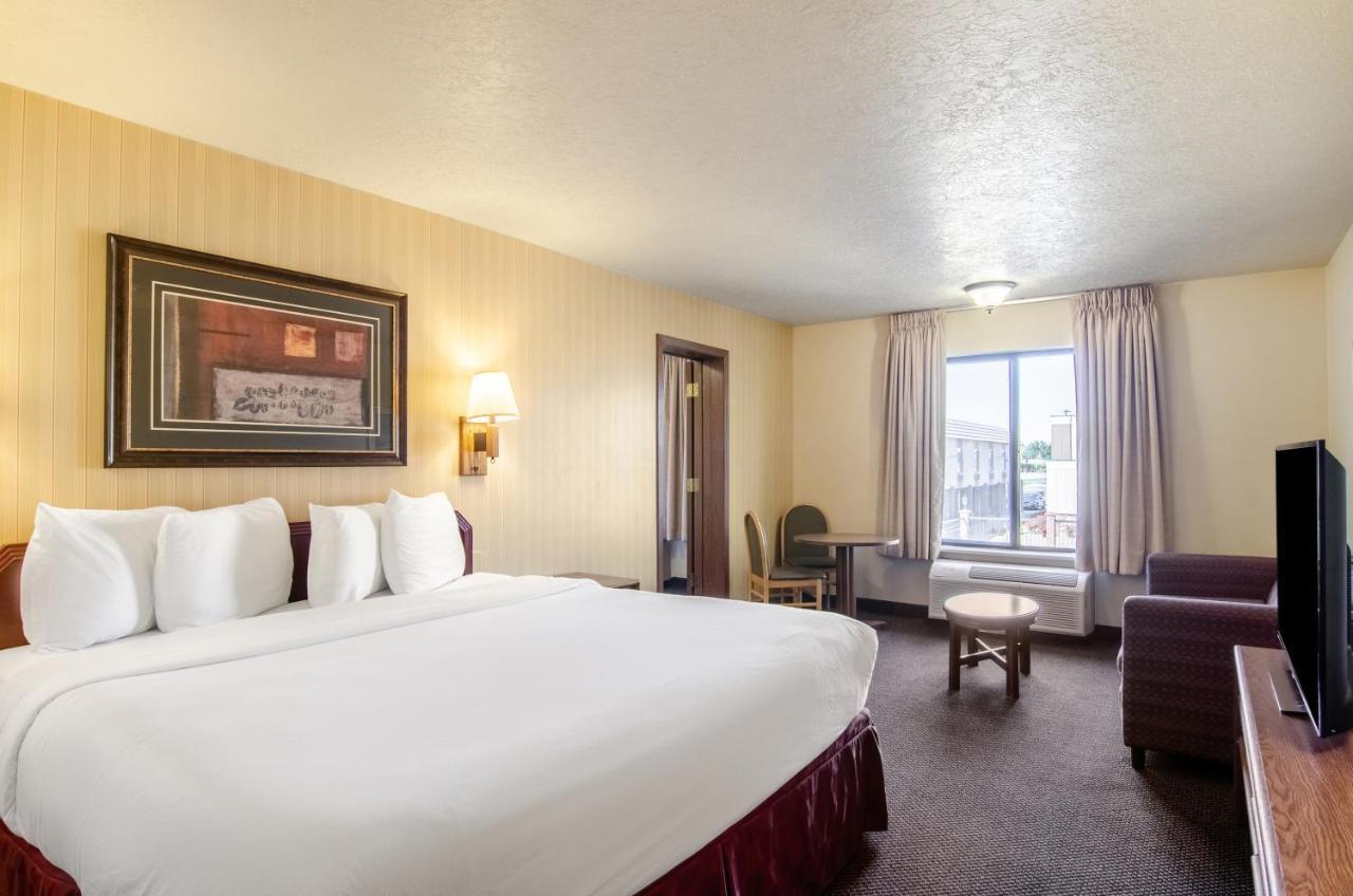 Americas Best Value Inn & Suites Ft Collins E At I-25 Fort Collins Exterior foto